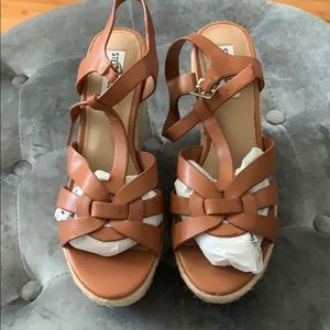 Steve Madden. Keesha Cognac Leather Wedges. Size 9